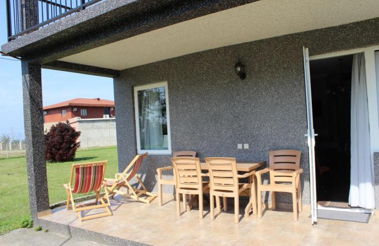 Дом На Пляже Black Sea House Kobuleti Bagian luar foto